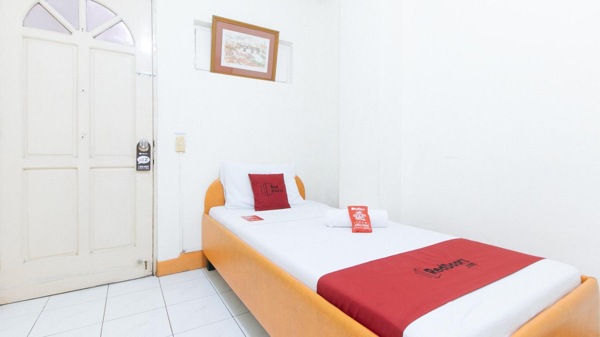 מלון קואזון סיטי Reddoorz Near East Avenue Medical Center מראה חיצוני תמונה