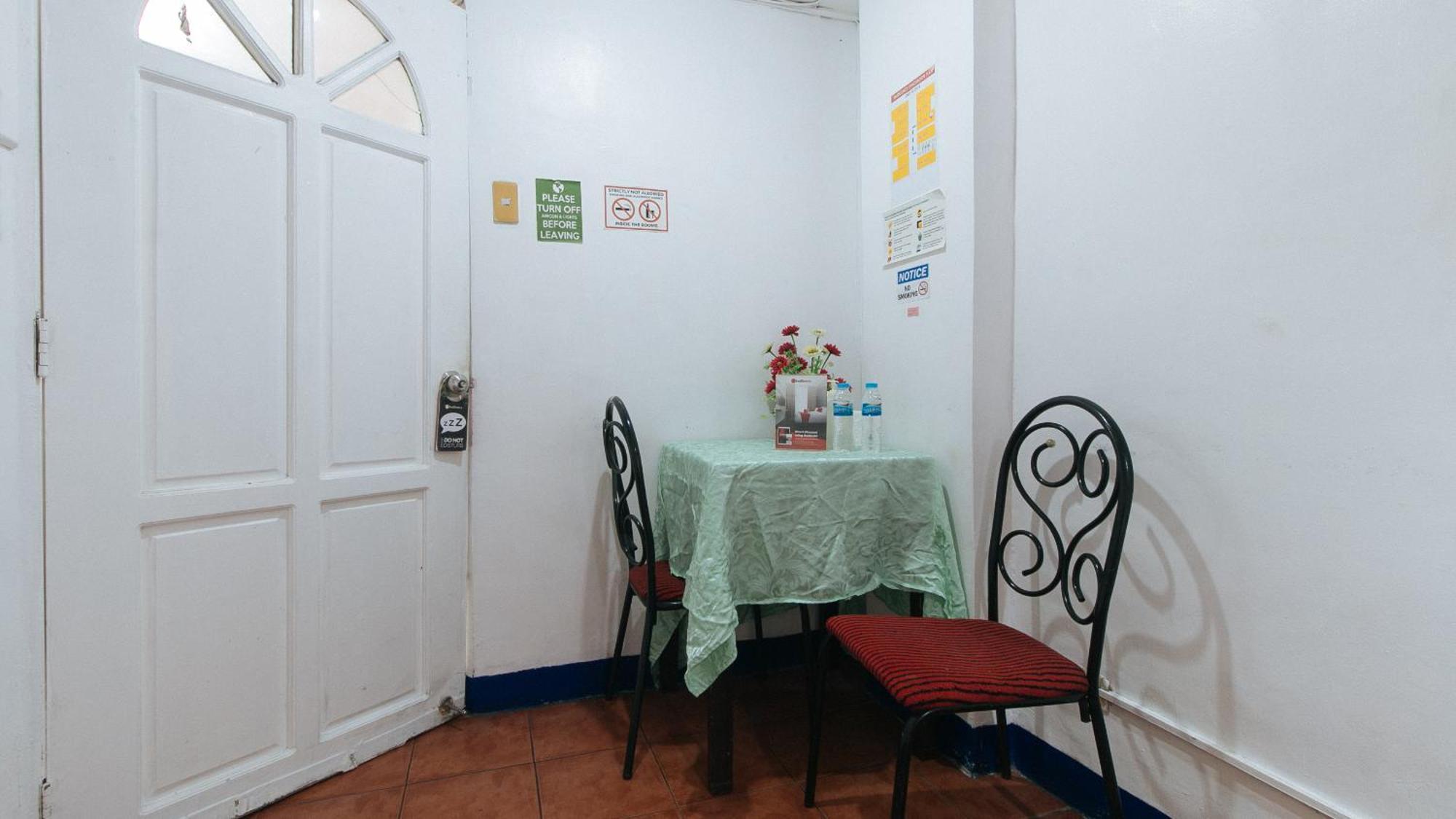 מלון קואזון סיטי Reddoorz Near East Avenue Medical Center מראה חיצוני תמונה