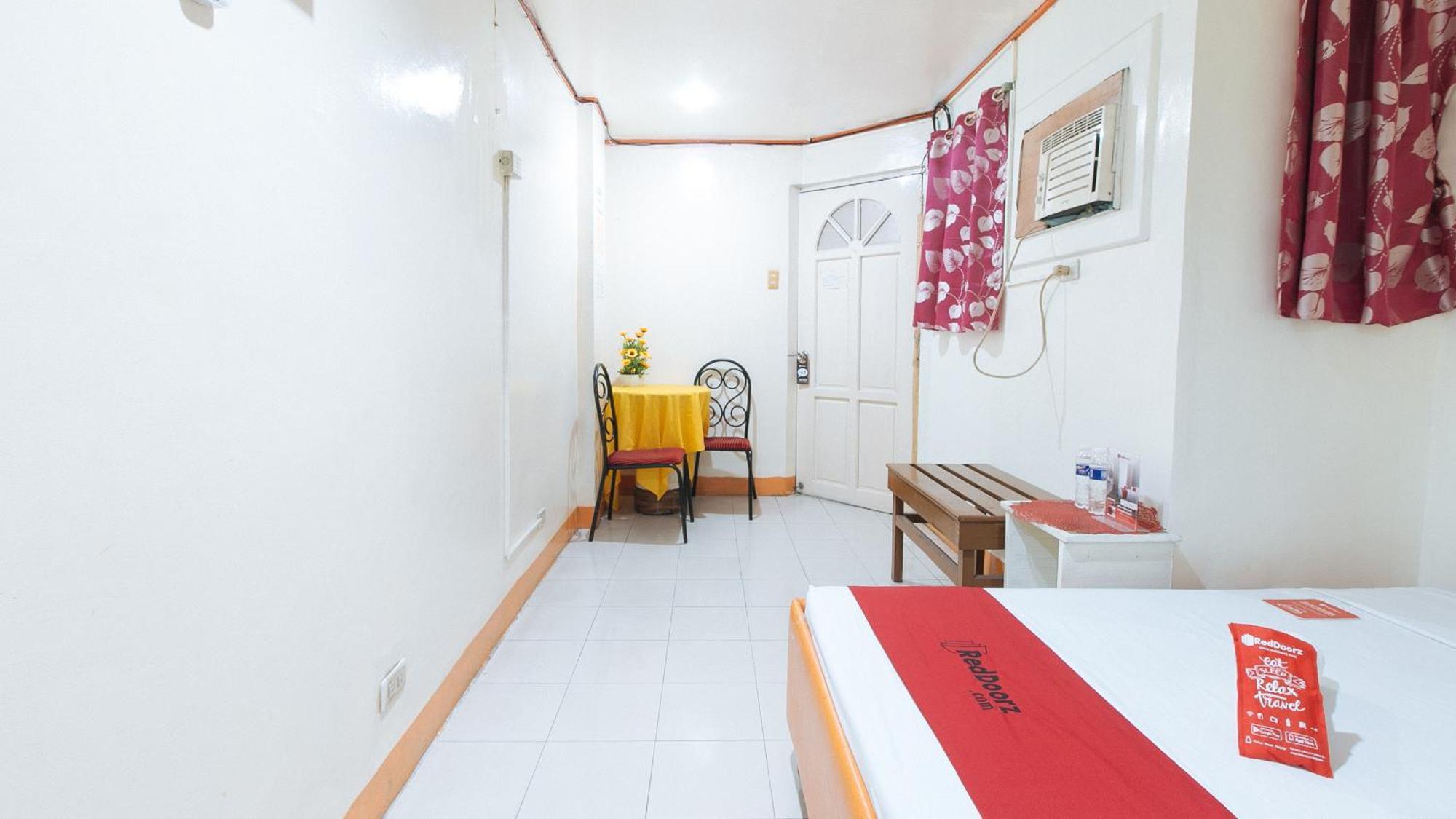 מלון קואזון סיטי Reddoorz Near East Avenue Medical Center מראה חיצוני תמונה